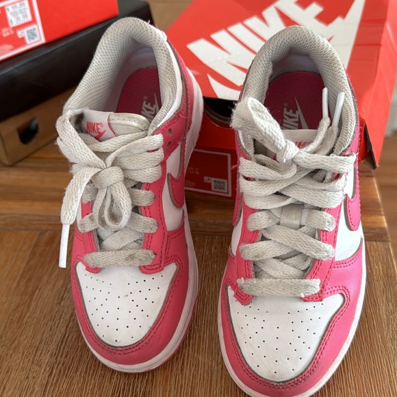 Excellent used condition Nike Dunks size 11🩷 - Picture 2 of 3